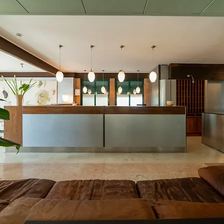 Querini Essential Business