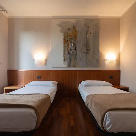 Querini Essential Business Hotel 4*