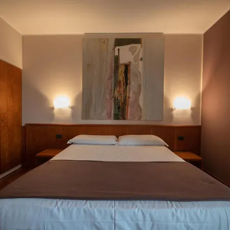 Querini Essential Business Hotel 4*