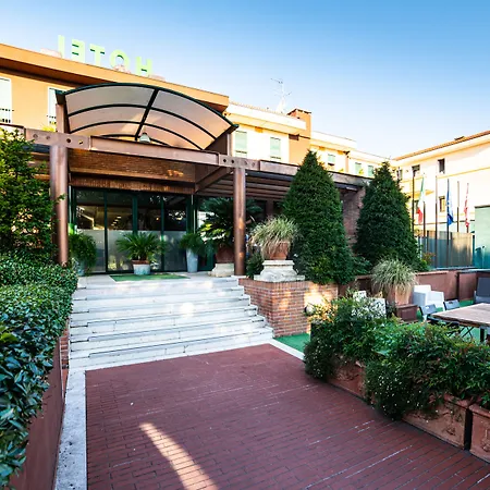 Querini Essential Business Hotel 4*