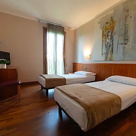 Querini Essential Business Hotel 4*